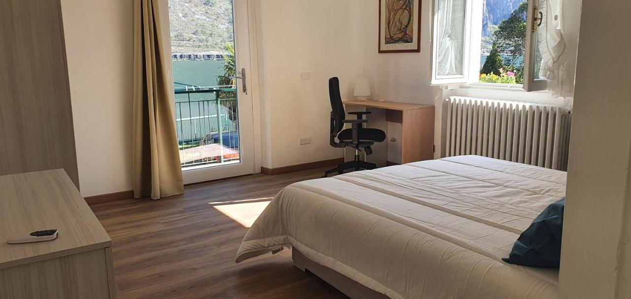 L For Lake Mandello del Lario Exterior photo